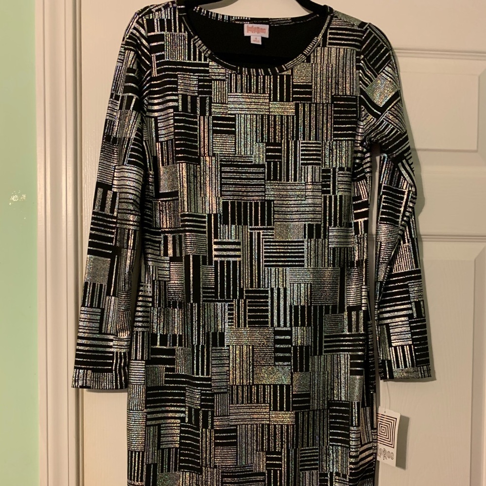1 new LuLaRoe Debbie dress, size small